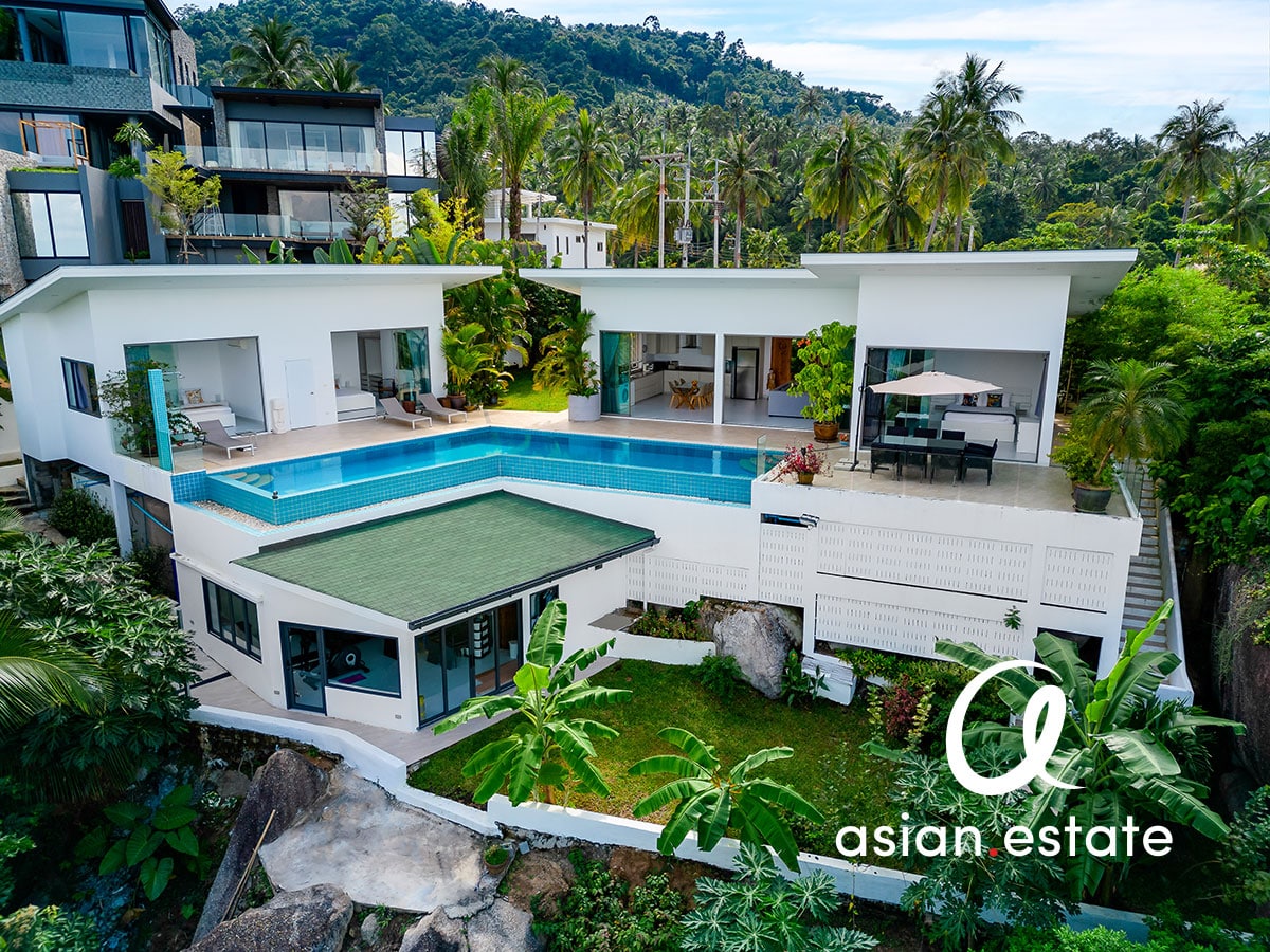 Stunning Sea View and beautiful Garden, modern villa in ideal location