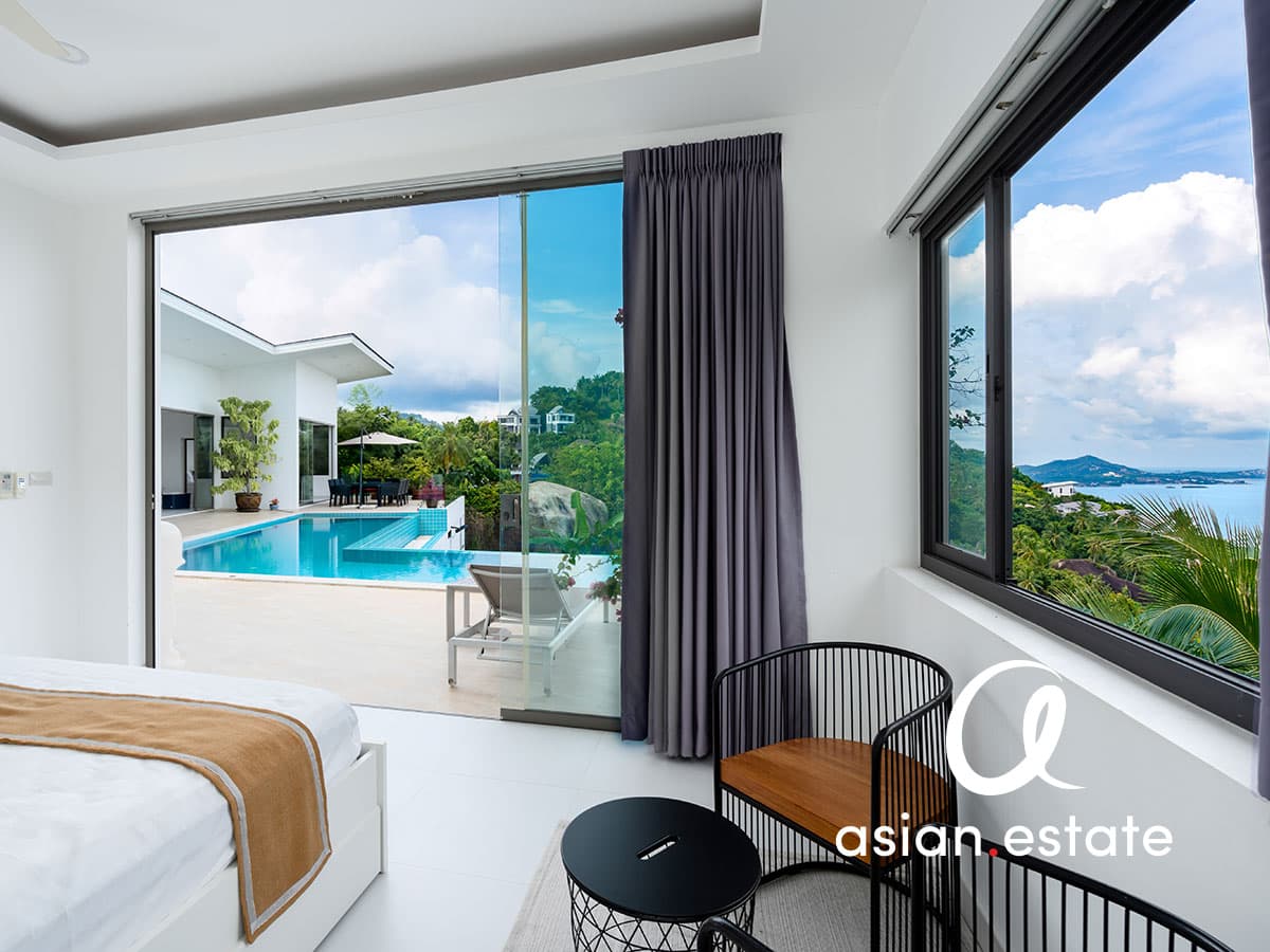 Stunning Sea View and beautiful Garden, modern villa in ideal location